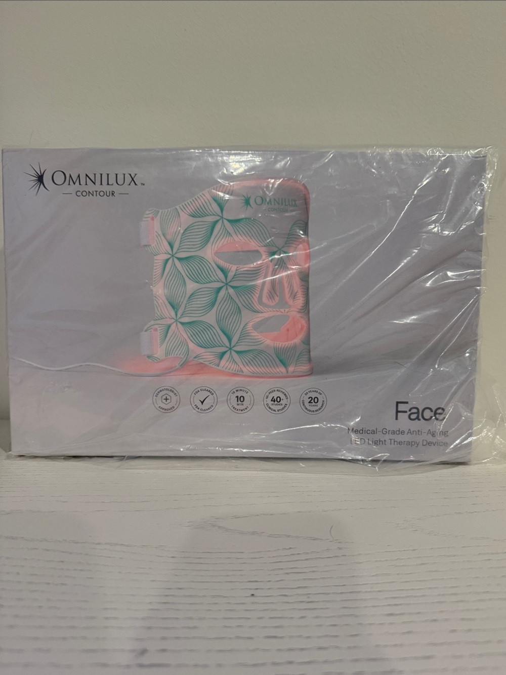 Contour Face LED Therapy Mask in Pink & Teal